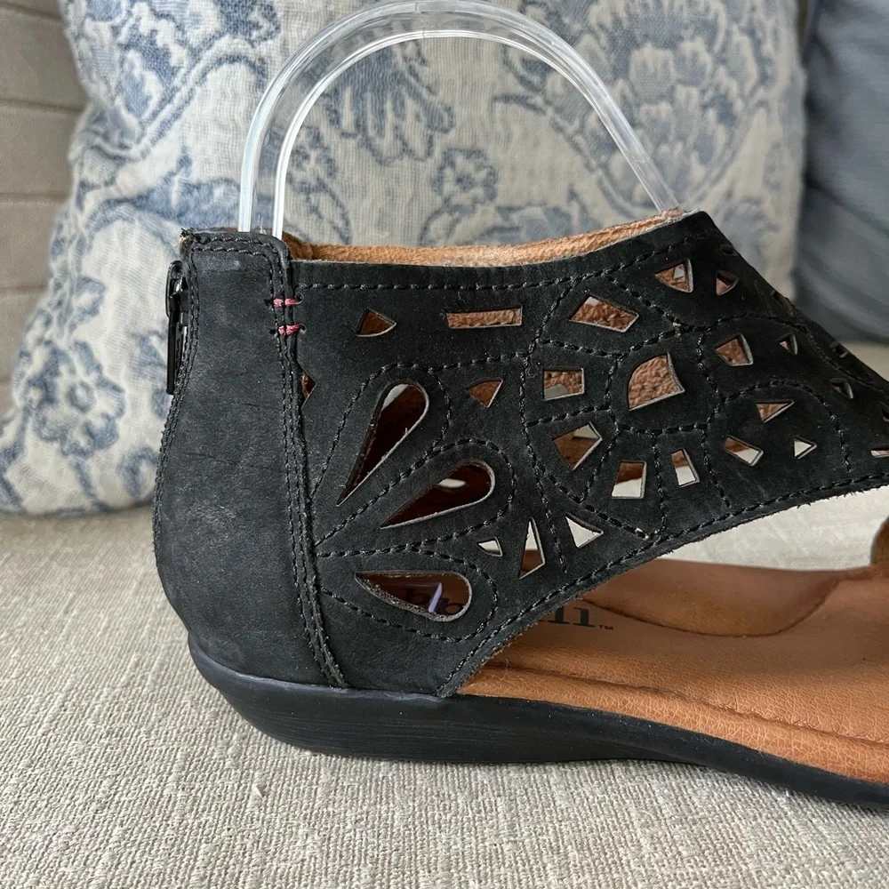 Cobb Hill Black and Tan Sandals Gladiator Sandals